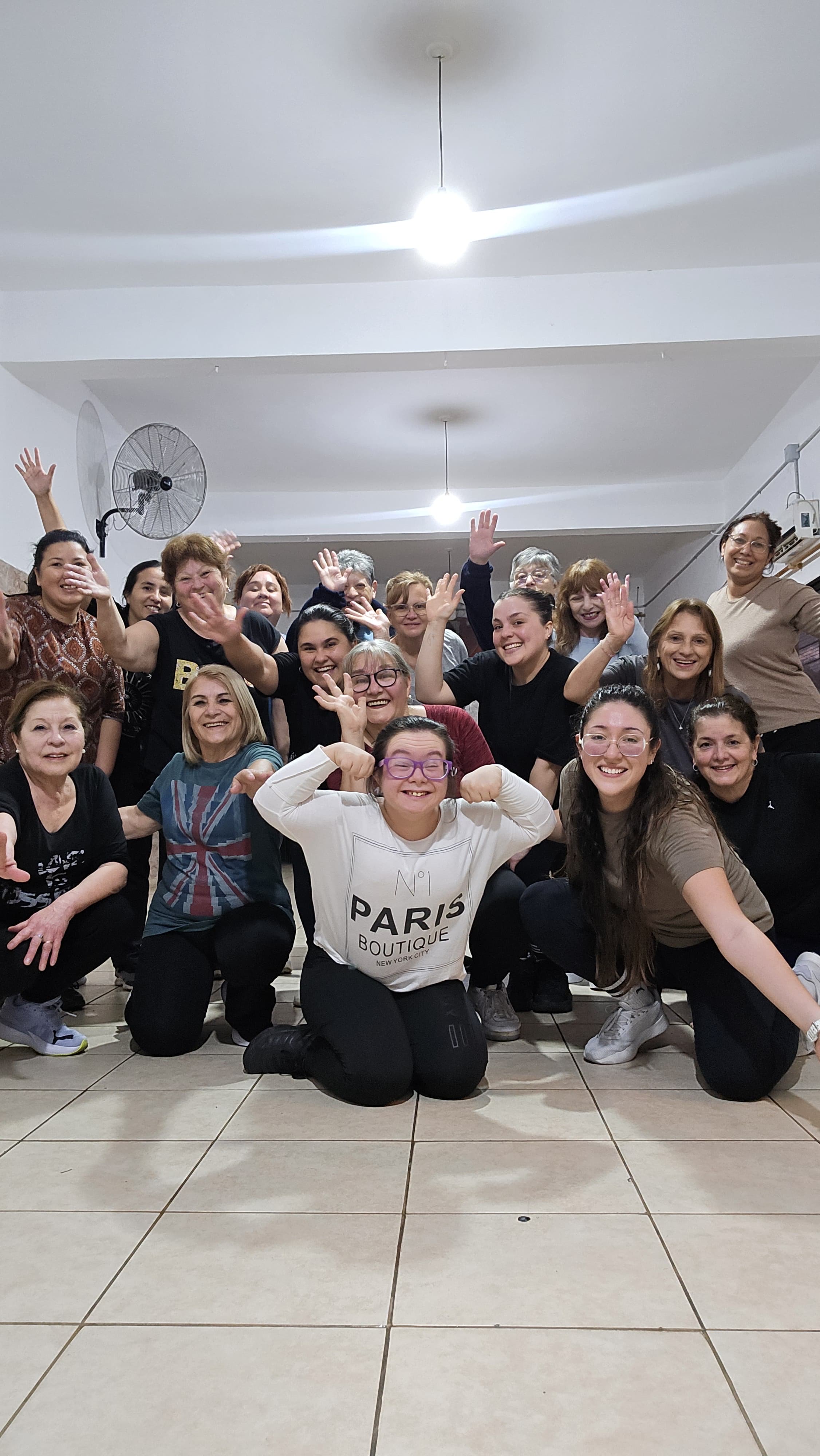 Grupo de Baile Fitness en el Centro Vecinal