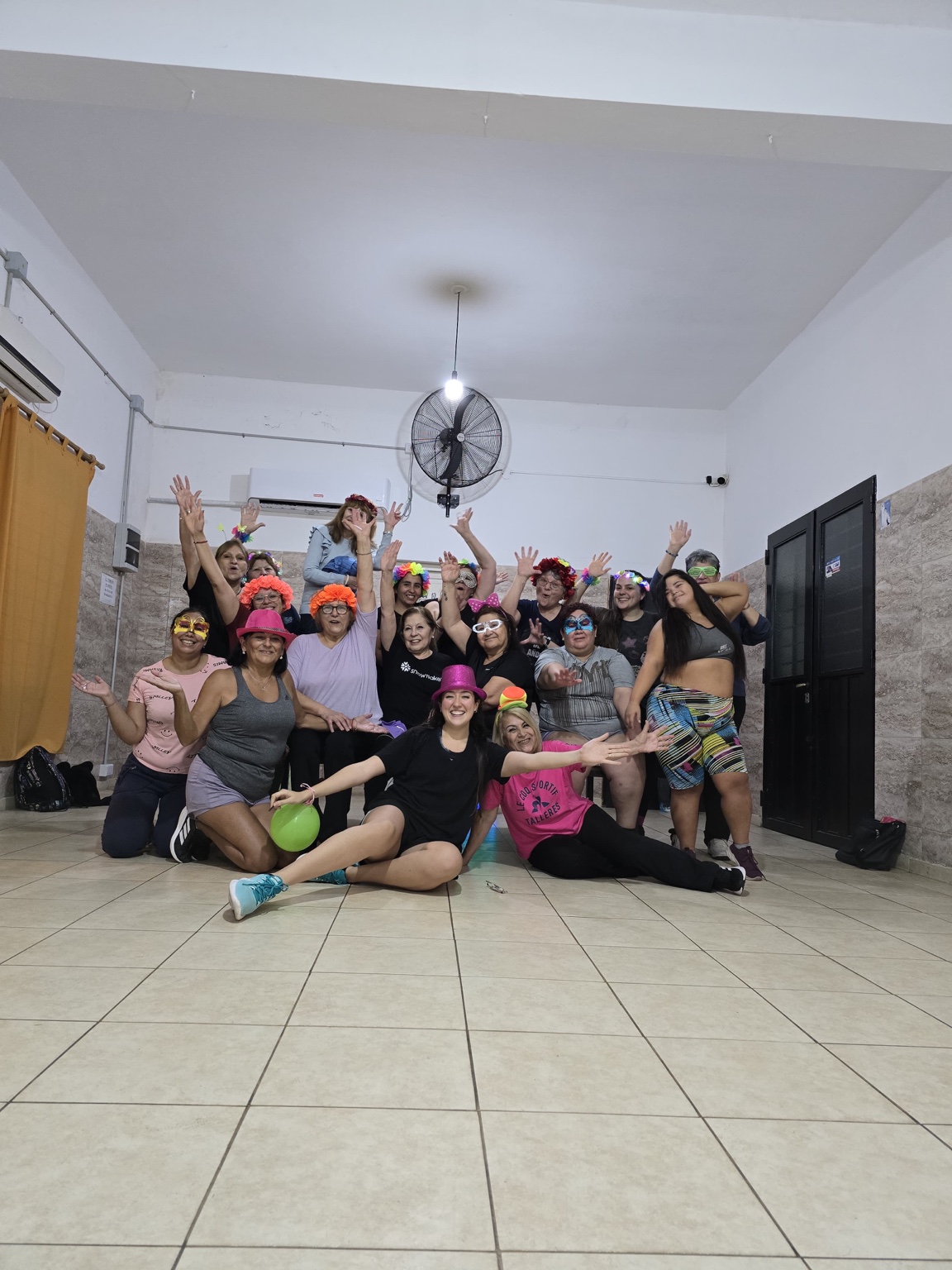 Grupo de Baile Fitness en el Centro Vecinal