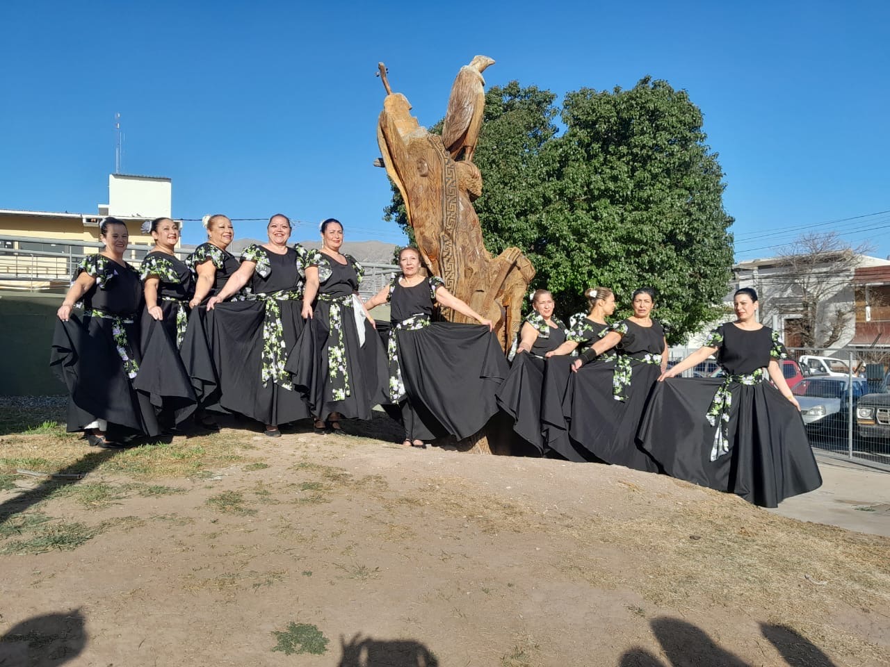Encuentro al aire libre del grupo de folclore