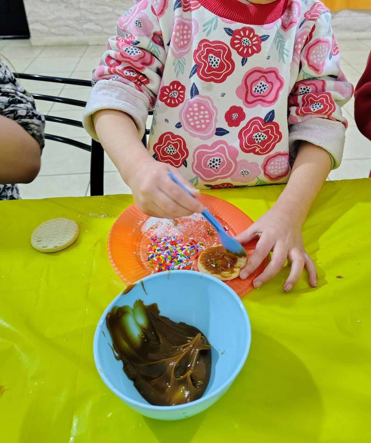 Actividad creativa del taller recreativo infantil