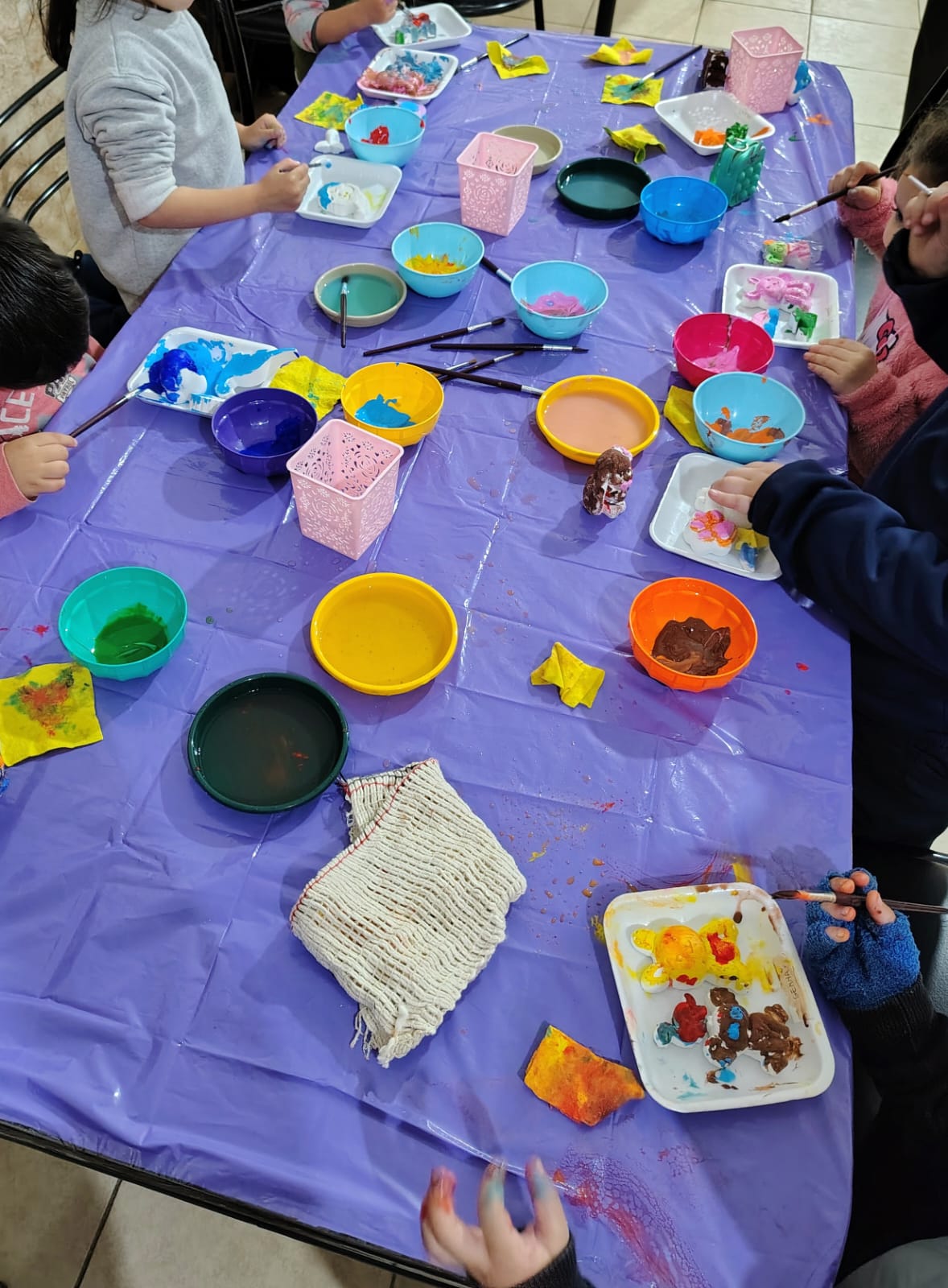 Actividad creativa del taller recreativo infantil